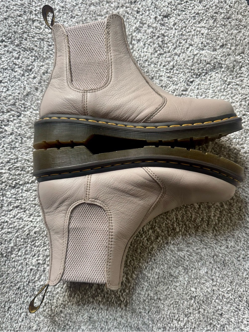 Dr. Martens 2976 Virgina
Chelsea Boots Vintage Taupe